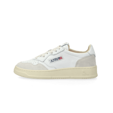 Medalist Low W (goat / suede / white)